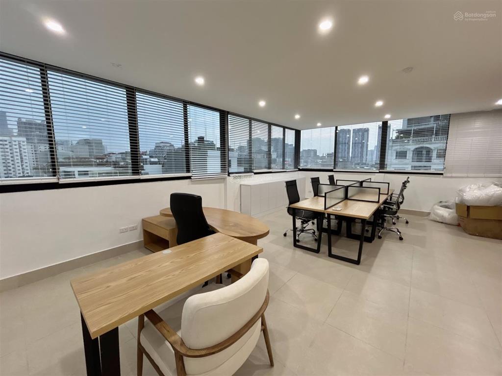 Building đẹp! trần thái tông, dt 165m2 x 9t 1 hầm mt 8,6m, thông sàn, thang máy, pccc, 286tr/th