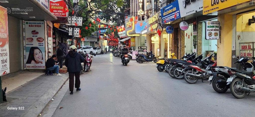 Building trần duy hưng, dt 100m x8t mt 7m , thông sàn , vỉa hè 3m, thang máy, pccc, doanh thu 136tr
