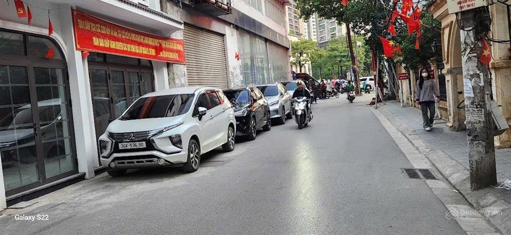 Building trần duy hưng, dt 100m x8t mt 7m , thông sàn , vỉa hè 3m, thang máy, pccc, doanh thu 136tr