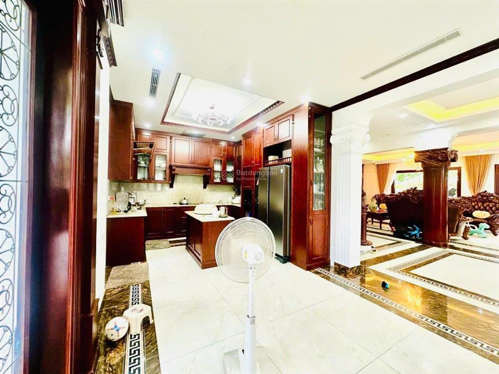 Phân lô trung kính. 88m2 chỉ 31.5 tỷ. nhà 2 mặt ngõ, 3 ô tô tránh,vỉa hè đá bóng, nội thất biệt thự