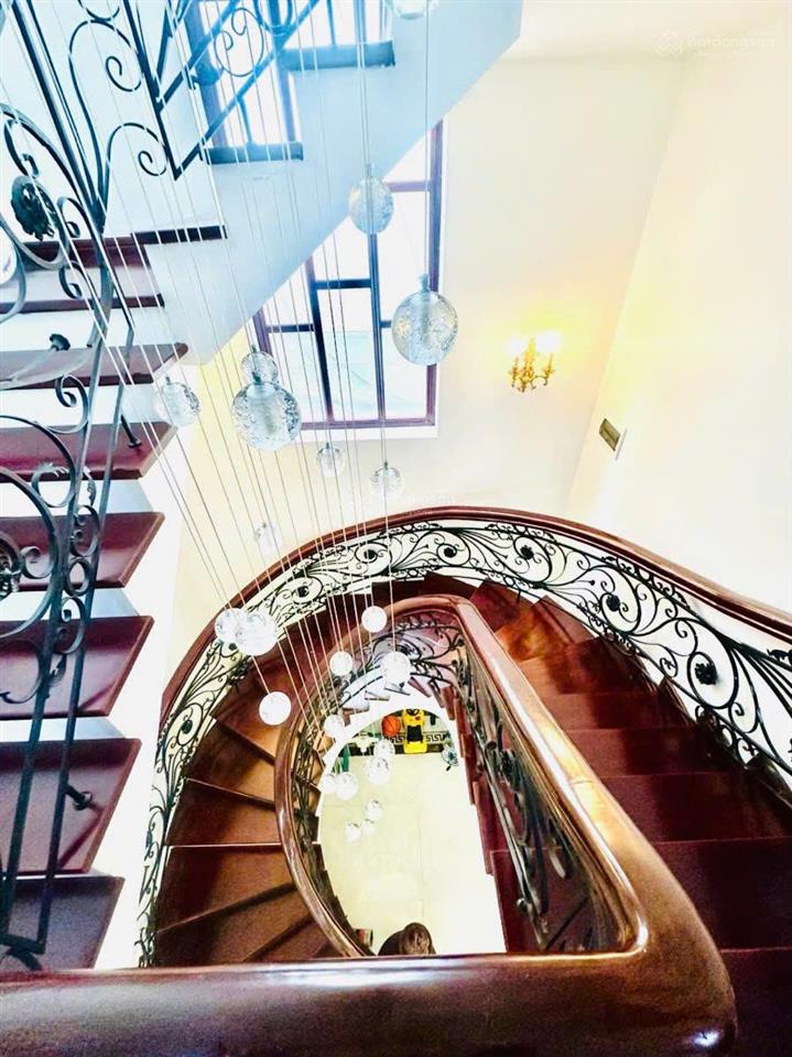 Phân lô trung kính. 88m2 chỉ 31.5 tỷ. nhà 2 mặt ngõ, 3 ô tô tránh,vỉa hè đá bóng, nội thất biệt thự