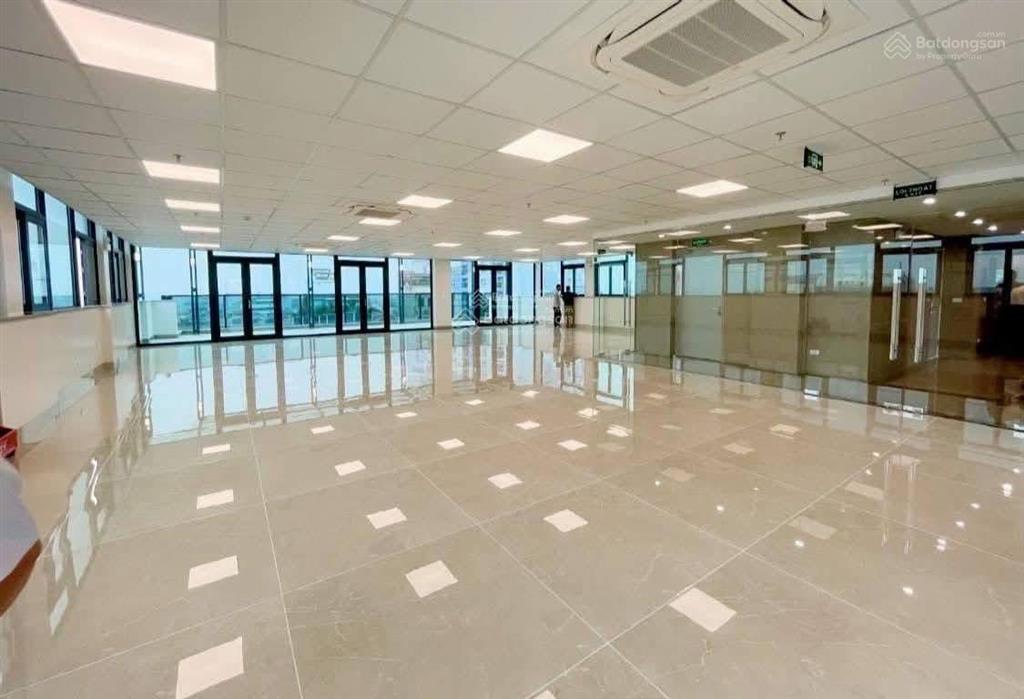 Tòa building mặt phố trần thái tông. 151m2, 2 mặt ngõ thoáng, kinh doanh văn phòng, sđcc,full pccc.