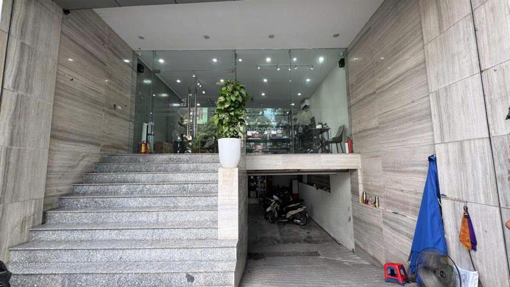 Bán tòa buiding mặt phố khúc thừa dụ! xây dựng 6 nổi 1 hầm, full pccc, thang máy, thông sàn, 185m2.