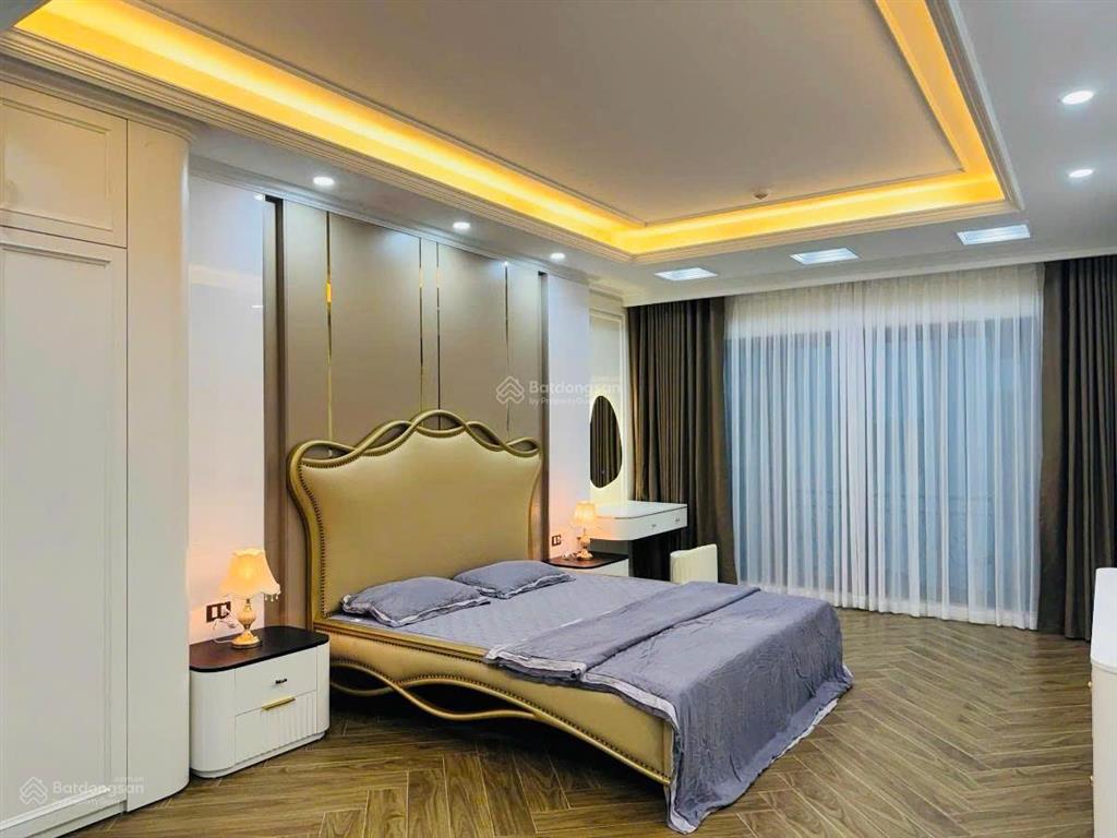 Bán nhà phân lô hoàng quốc việt. chỉ nhỉnh 25 tỷ, 70m2, 7 tầng, thang máy, thông sàn kinh doanh.