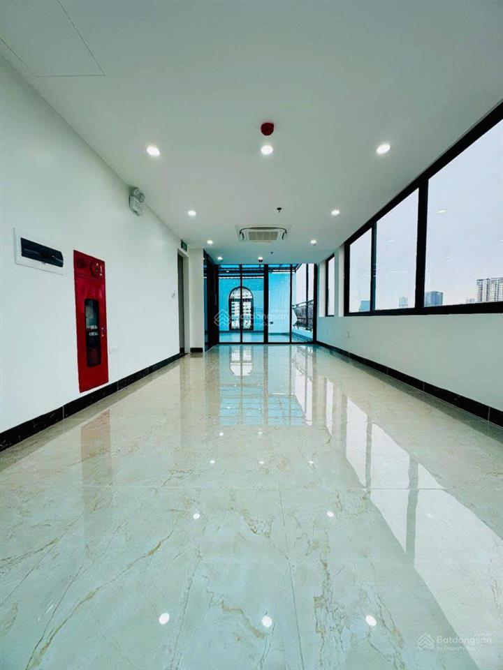 Building mặt phố trương công giai! mới đẹp 7 nổi 1 hầm, full pccc, thang máy, dt 200tr/tháng,100m2