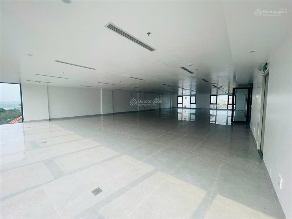 Building mặt phố lê văn lương. kd 2 tỷ/năm, 8 nổi, 1 hầm, xây dựng 3 thoáng, full pccc, sđcc, 120m2