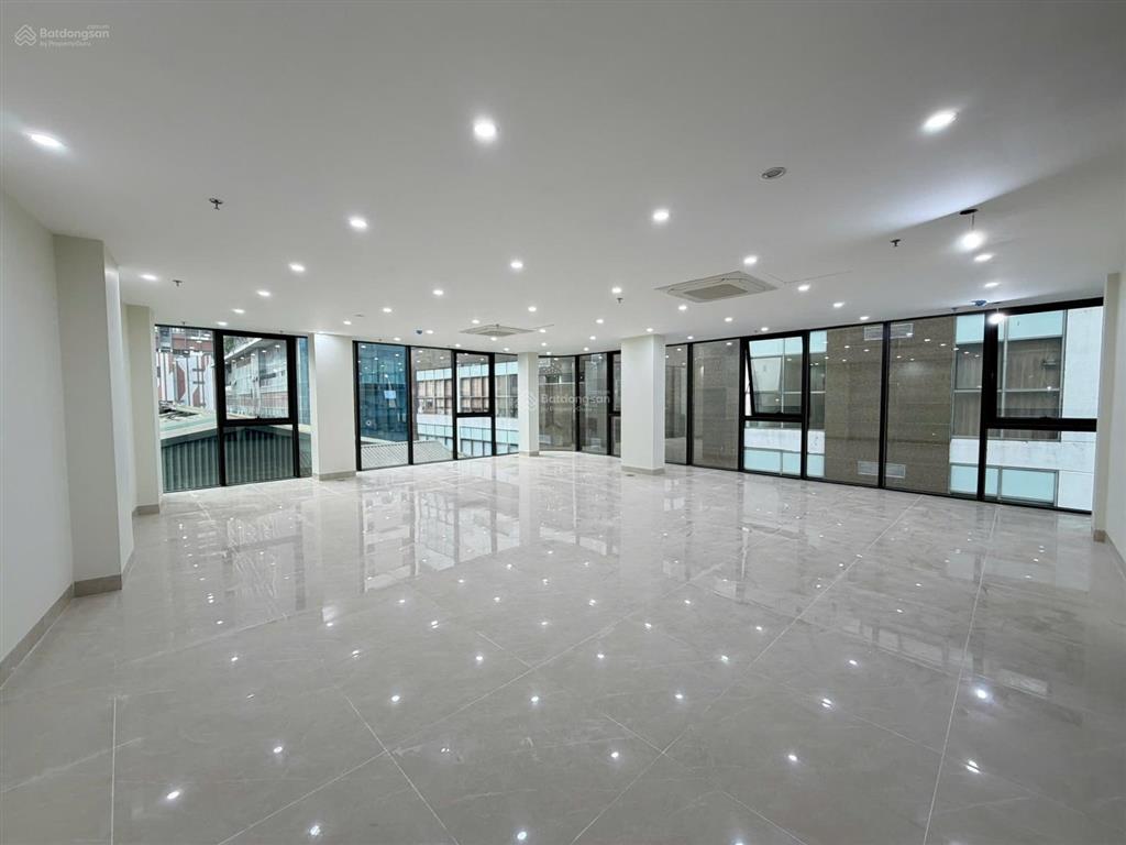 Thật 100%! toà building mp lô góc hoàng ngân, 150m2 x 8t mt 10m, vỉa hè đá bóng, dt 180tr/th