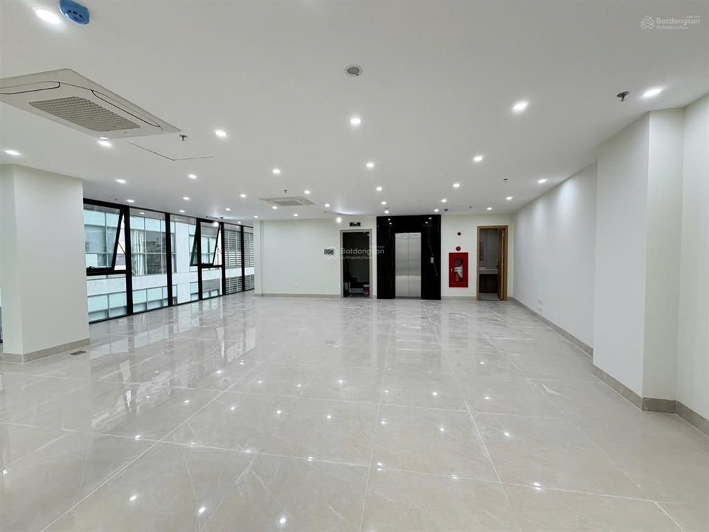 Tòa building mp lê văn lương, 165m x 8t 1 hầm, mt 12m, lô góc, vỉa hè 3m, dt 200tr/th, pccc