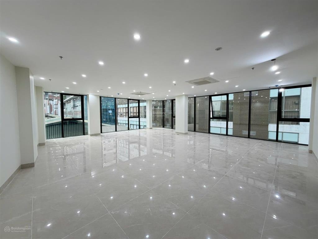 Tòa building mp lê văn lương, 165m x 8t 1 hầm, mt 12m, lô góc, vỉa hè 3m, dt 200tr/th, pccc