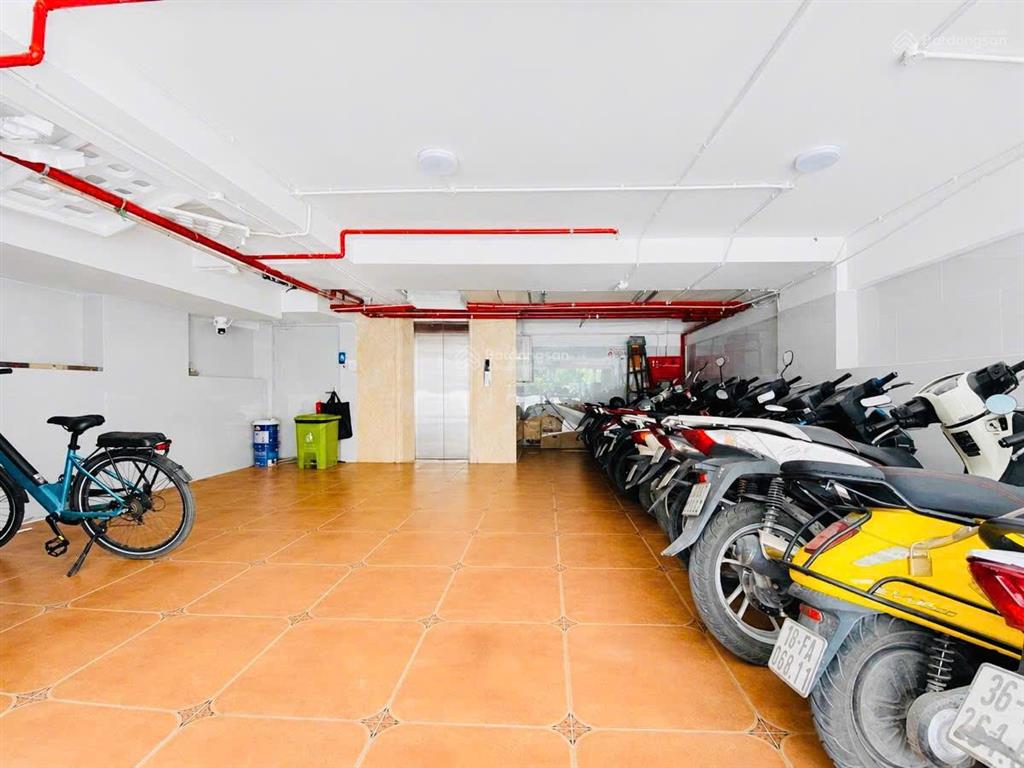 Siêu phẩm. building mặt phố hoàng cầu. 8 tầng, có hầm, lô góc, vỉa hè 6m, ở/cho thuê vp, 145m*8t