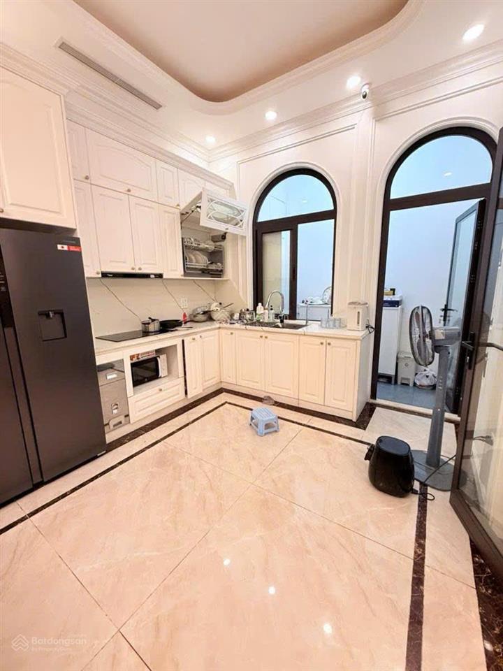 Siêu biệt thự nguyễn chí thanh. đường 3 ô tô tránh, gara 7 chỗ, sân chơi nội khu, thang máy, 95m*6t