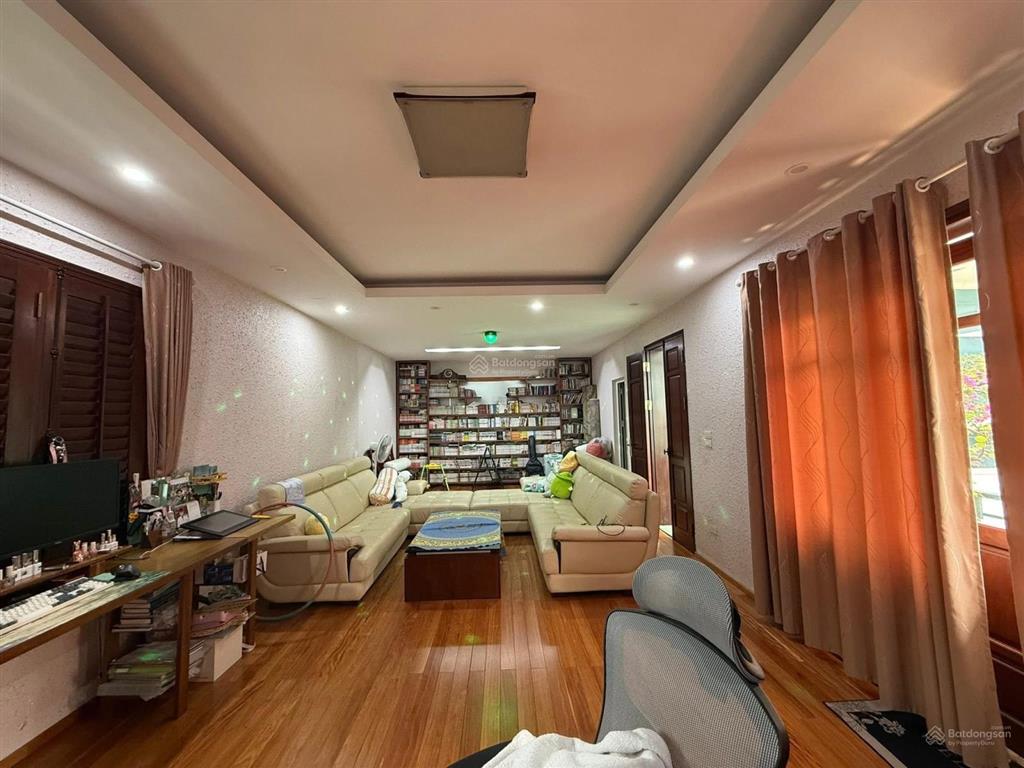 Phân lô trần quốc hoàn, 50m2 x 7t, thang máy, ngõ thông, kinh doanh, vỉa hè 3,5m, 2 thoáng, ở kd