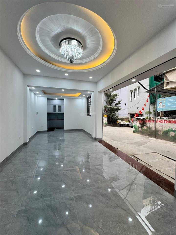 Phân lô hoàng quốc việt, dt 65m x 5t, mt 6,5m, ô tô, vỉa hè rộng, thang máy, ngõ thông, kd, ở