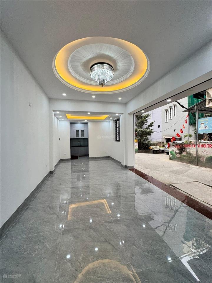 Phân lô hoàng quốc việt, dt 65m x 5t, mt 6,5m, ô tô, vỉa hè rộng, thang máy, ngõ thông, kd, ở
