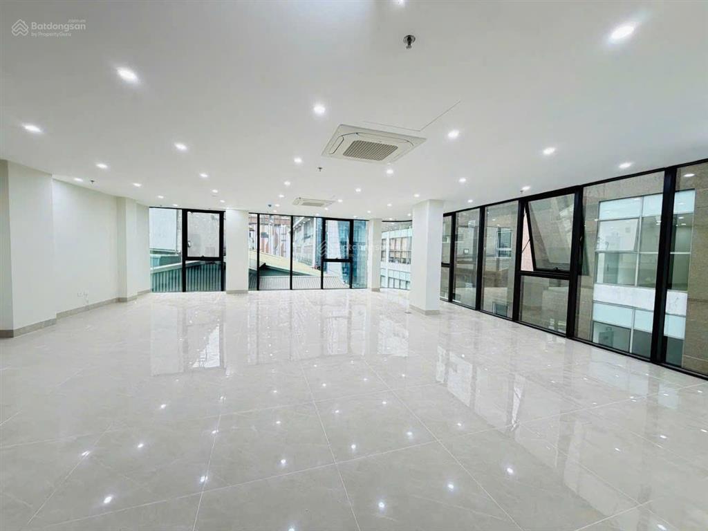 Tòa building hoàng ngân, lô góc, vỉa hè 3m, 8 tầng 1 hầm, thông sàn, thang máy, pccc đủ, dt ~1.8 tỷ