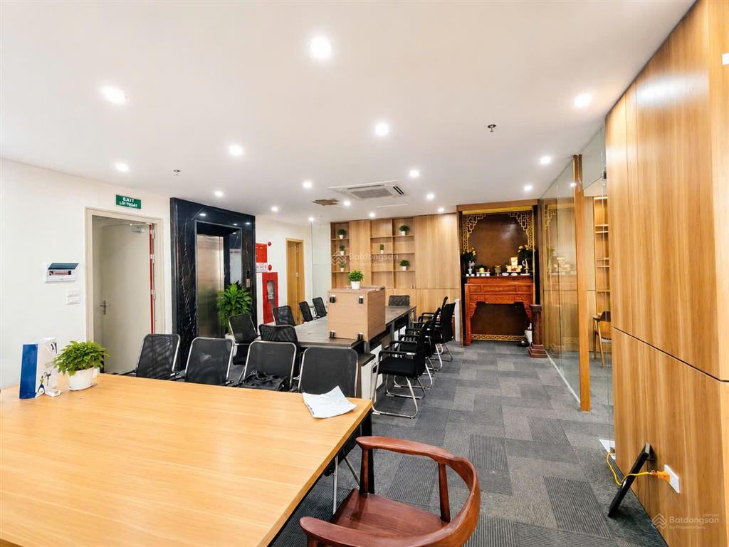 Tòa building hoàng ngân, lô góc, vỉa hè 3m, 8 tầng 1 hầm, thông sàn, thang máy, pccc đủ, dt ~1.8 tỷ