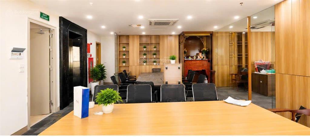 Tòa building hoàng ngân, lô góc, vỉa hè 3m, 8 tầng 1 hầm, thông sàn, thang máy, pccc đủ, dt ~1.8 tỷ