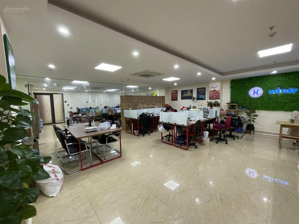 Chính chủ gủi bán toà vp mặt phố quận cầu giấy 280m2 x10t. mt11m. giá 135 tỷ,pccc, thang máy,dt 300