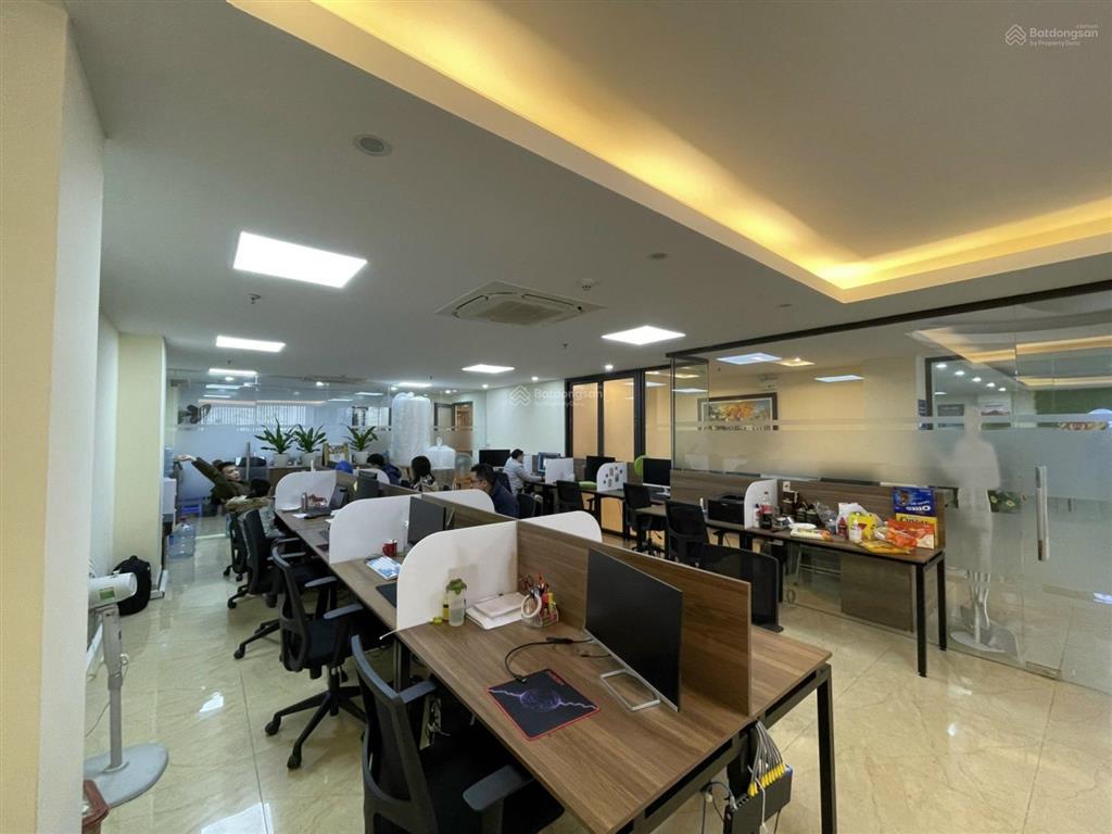 Chính chủ gủi bán toà vp mặt phố quận cầu giấy 280m2 x10t. mt11m. giá 135 tỷ,pccc, thang máy,dt 300