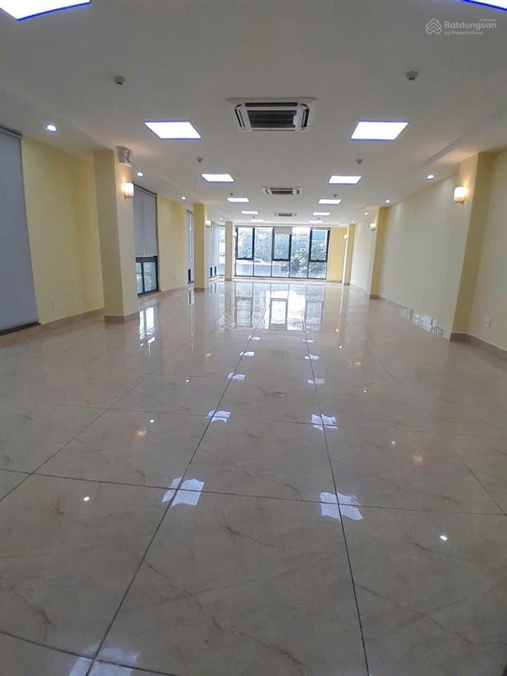 Chính chủ gủi bán toà vp mặt phố quận cầu giấy 280m2 x10t. mt11m. giá 135 tỷ,pccc, thang máy,dt 300