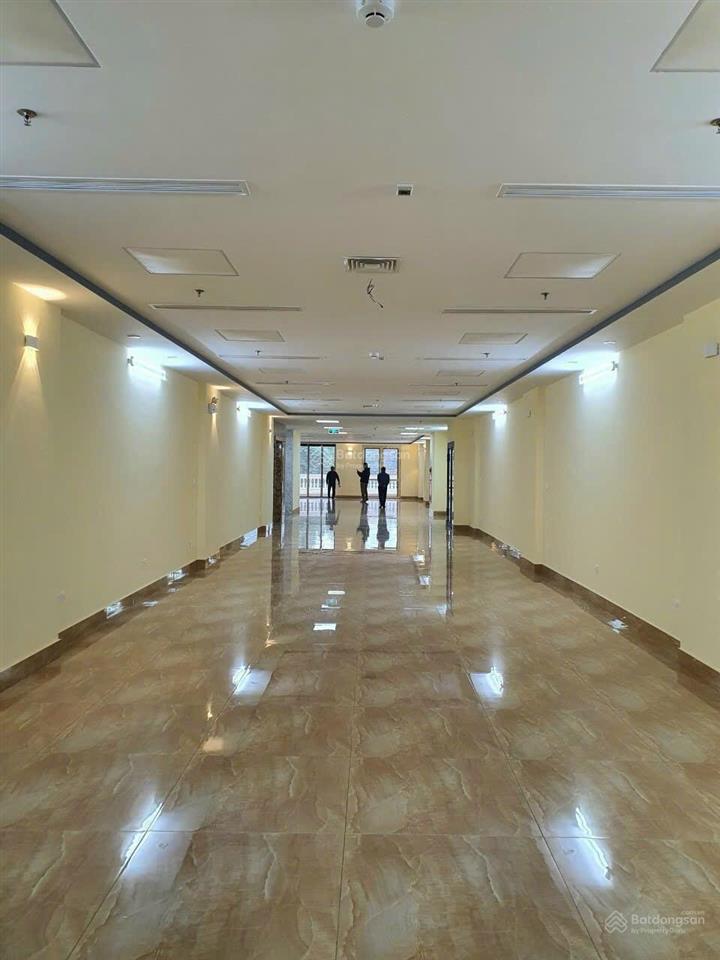 Building n7b trung hòa, dt 165m², 8t, 1 hầm, mt 12m, thang máy, pccc, vỉa hè 3m, dt 200tr/th