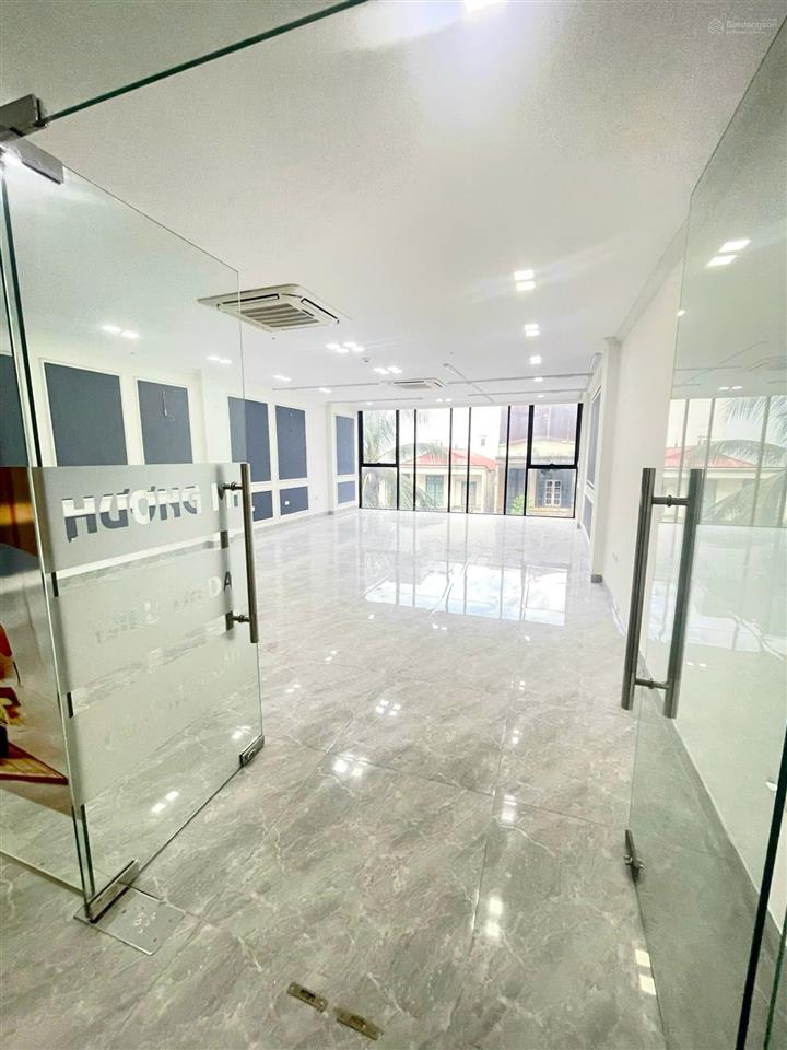 Duy nhất 1 sàn vp trung kính dt 110m ,giá thuê chỉ 16tr , thang máy , vệ sinh , b vệ  0963 506 ***