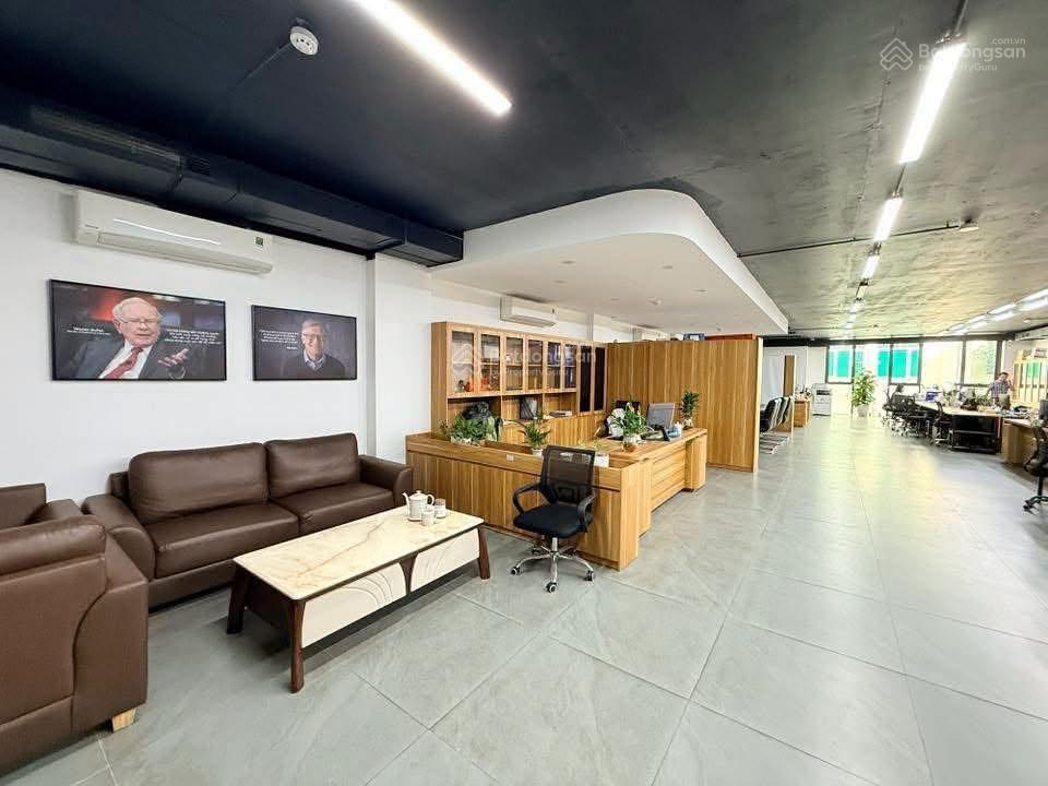 Mặt phố dịch vọng, building xây mới 7 tầng, ở/cho thuê vp, vỉa hè 6m, full pccc, 140m2