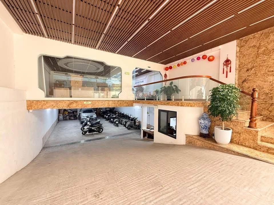 Mặt phố dịch vọng, building xây mới 7 tầng, ở/cho thuê vp, vỉa hè 6m, full pccc, 140m2