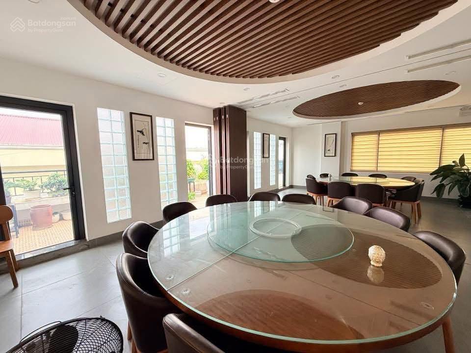 Mặt phố dịch vọng, building xây mới 7 tầng, ở/cho thuê vp, vỉa hè 6m, full pccc, 140m2