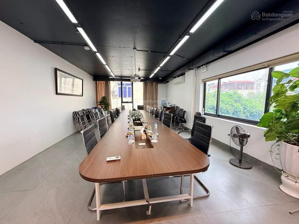 Mặt phố dịch vọng, building xây mới 7 tầng, ở/cho thuê vp, vỉa hè 6m, full pccc, 140m2