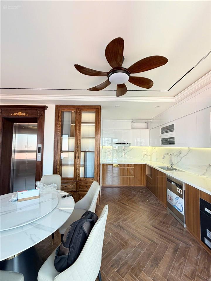 Hời 90tr/th toà mặt phố võ văn dũng, view hồ hoàng cầu, thang máy, vỉa hè, cho thuê đa dạng vp, spa