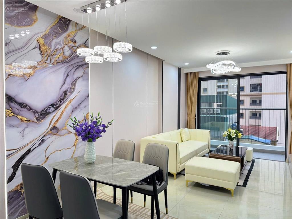 Bán chung cư nam trung yên, lô góc, 60m2  2n1k, sổ lâu dài, sẵn nt, ở ngay, phí dv rẻ, có chỗ ôtô