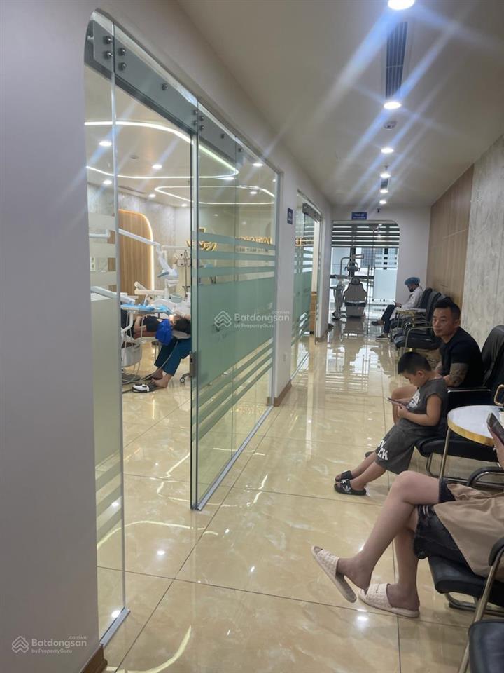 Tòa building trung kính, dt 81m x 7t, mỗi tầng 2p, dthu 60tr/th, pccc, gpxd, thang máy, vỉa hè 5m