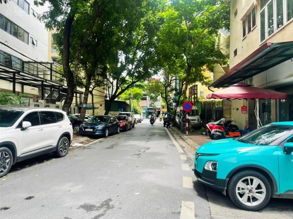 Mặt phố hoàng cầu, vỉa hè kinh doanh, mặt phố xịn, không quy hoạch, 9 tầng thang máy, cho thuê tốt.