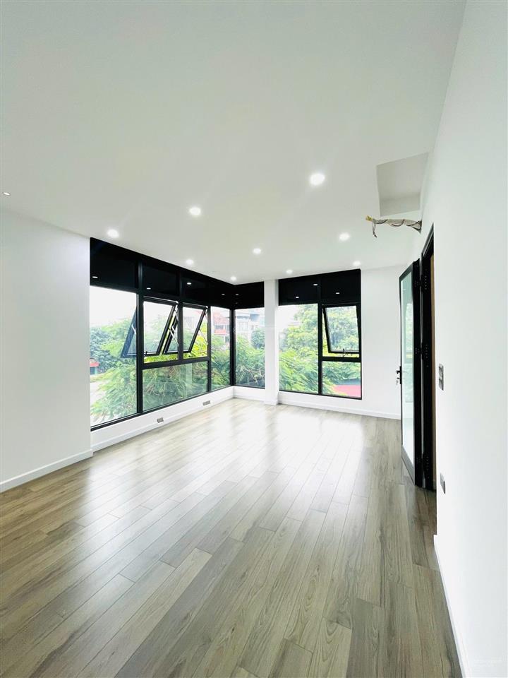 Bán nhà 5 tầng, mặt phố âu cơ, sàn 34m, số lẻ phía hồ tây