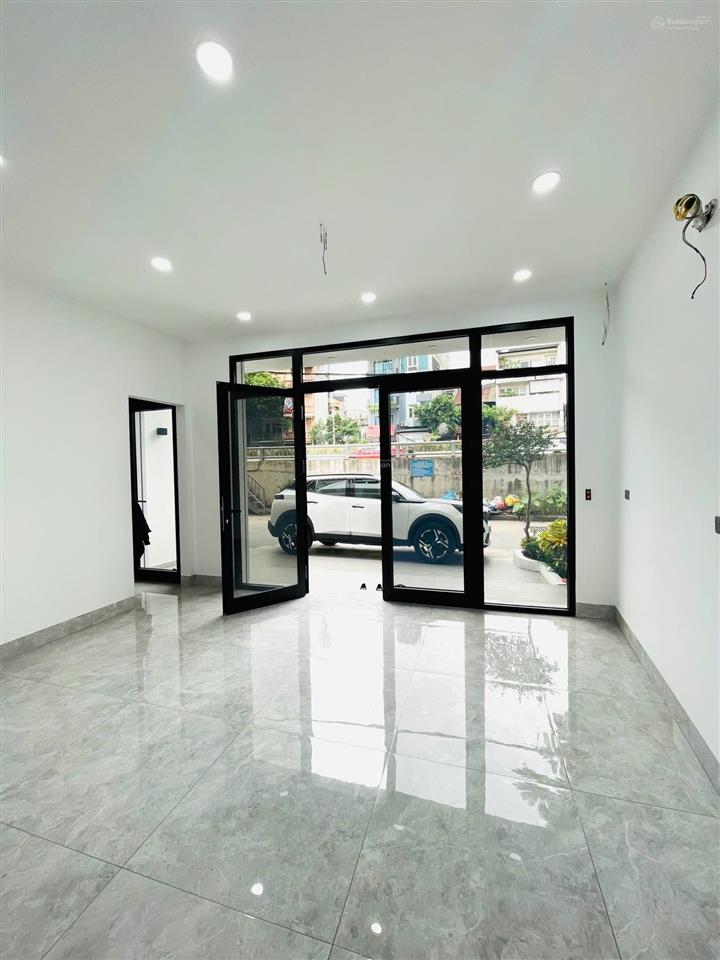 Bán nhà 5 tầng, mặt phố âu cơ, sàn 34m, số lẻ phía hồ tây