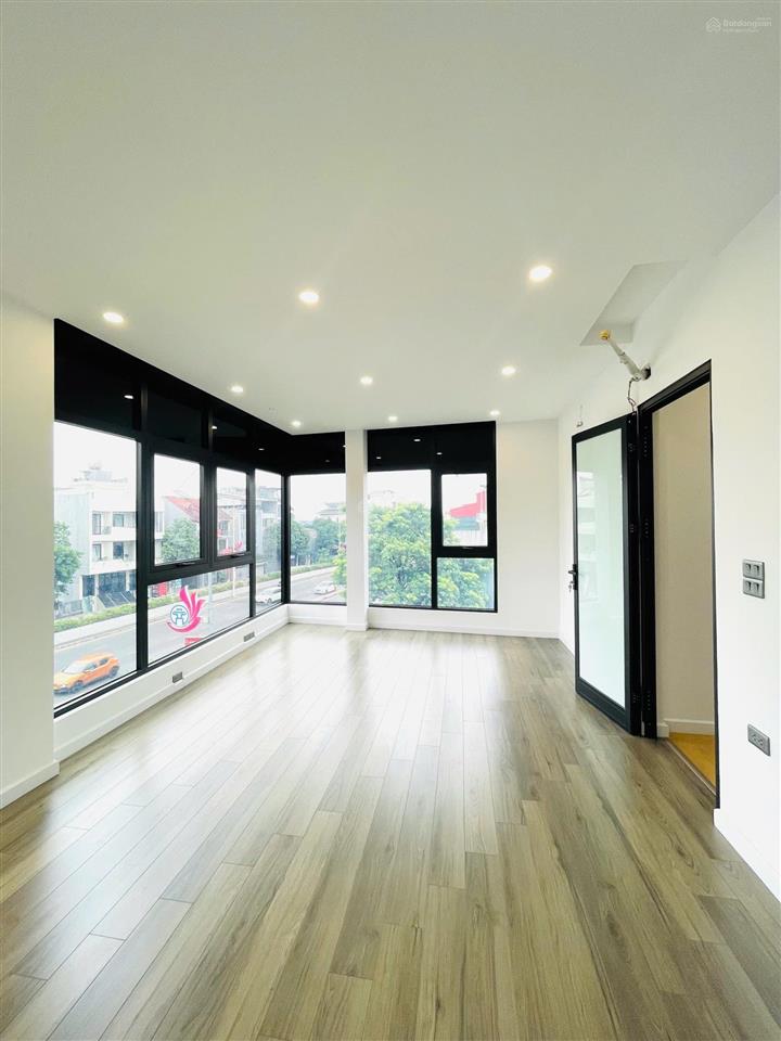 Bán nhà 5 tầng, mặt phố âu cơ, sàn 34m, số lẻ phía hồ tây