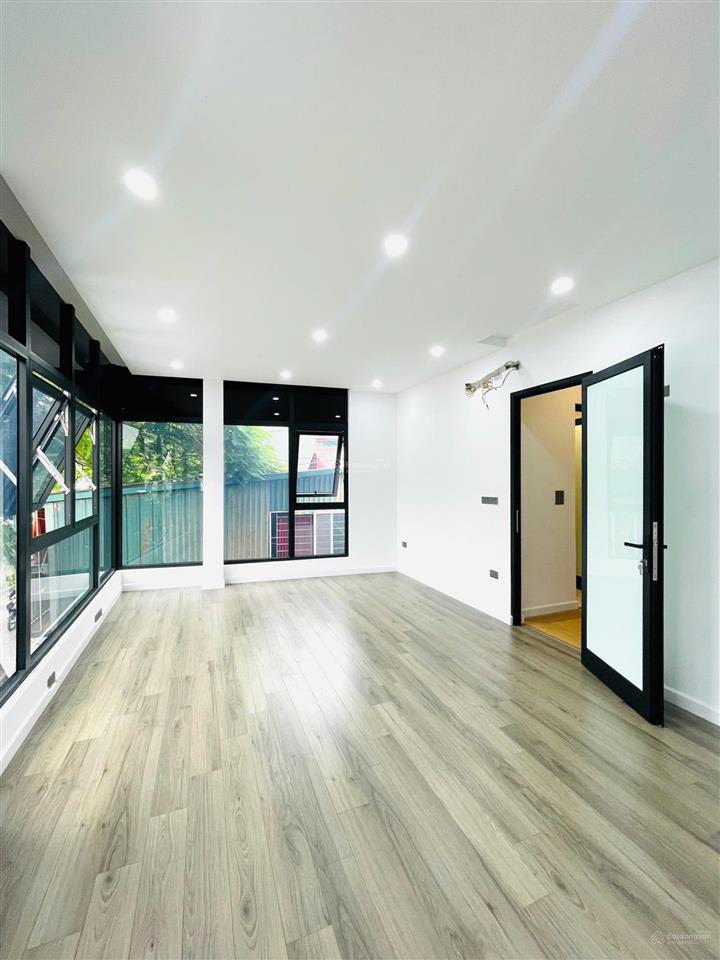 Bán nhà 5 tầng, mặt phố âu cơ, sàn 34m, số lẻ phía hồ tây