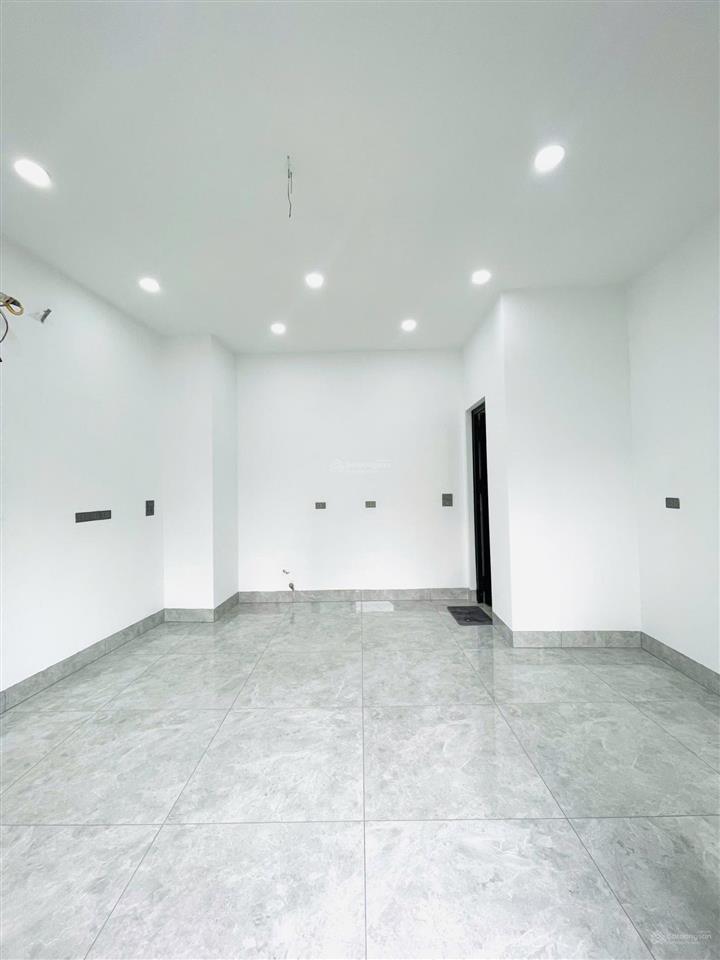 Bán nhà 5 tầng, mặt phố âu cơ, sàn 34m, số lẻ phía hồ tây