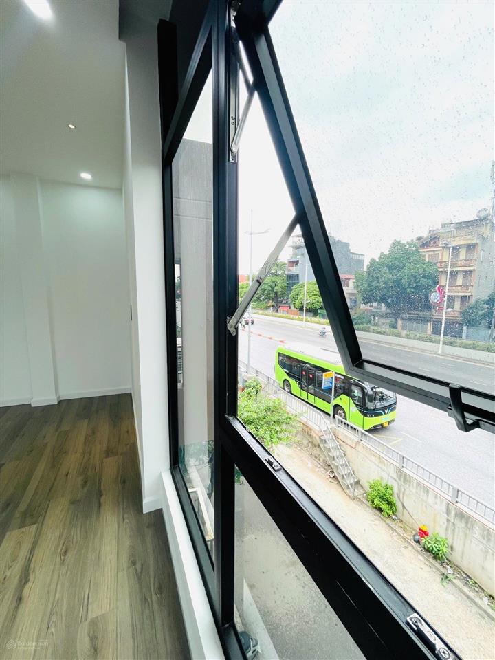 Bán nhà 5 tầng, mặt phố âu cơ, sàn 34m, số lẻ phía hồ tây