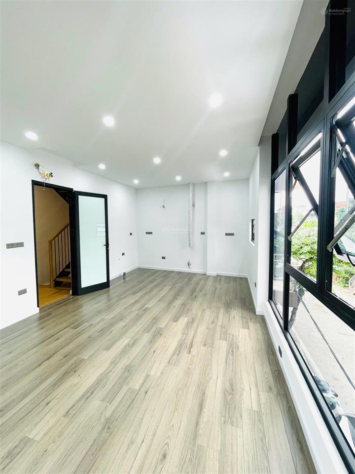 Bán nhà 5 tầng, mặt phố âu cơ, sàn 34m, số lẻ phía hồ tây