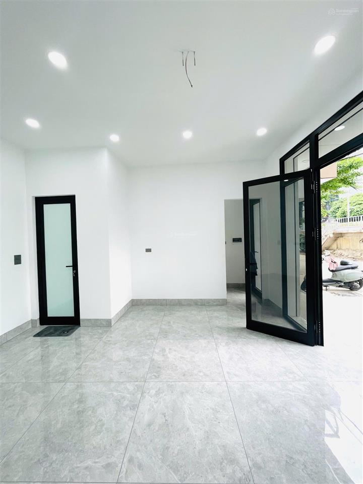 Bán nhà 5 tầng, mặt phố âu cơ, sàn 34m, số lẻ phía hồ tây