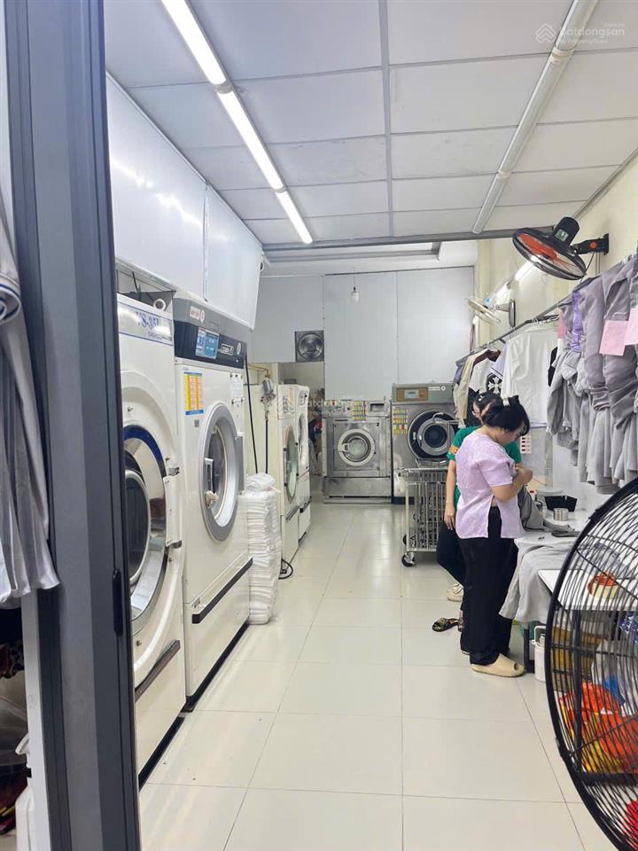 Đầu tư giữ tài sản  nhà 2 mặt tiền ngay aeon mall  thu nhập 30 triệu/tháng  giá tốt chỉ 14.x tỷ