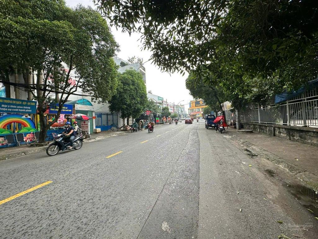 Quỹ đất lớn mtkd lê trọng tấn  xây cao 7 tầng  giá bán chỉ 109 triệu / m2