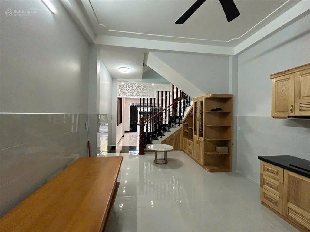 Bán nhà 1 trệt 1 lầu  góc 2 mặt tiền  đường tân sơn nhì  khu dân cư an ninh  giá 5,5 tỷ tl