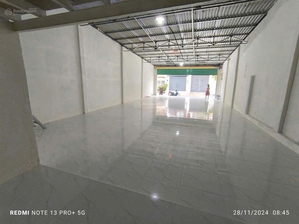 Cho thuê kho hoàng ngọc phách  dt 160m2  phù hợp chứa hàng, sản xuất  giá 20 triệu chốt
