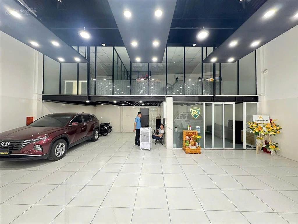 Hot! mtkd thạch lam  hcm  dt 11x22m  trống suốt + gác chỉ 40 triệu/tháng