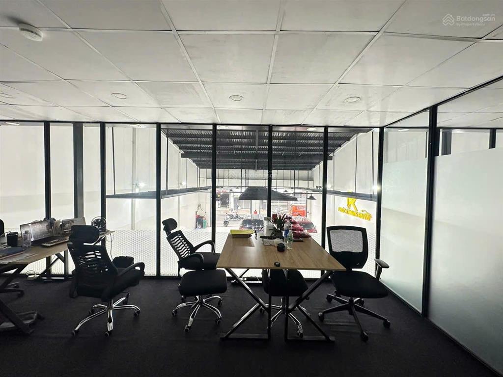 Hot! mtkd thạch lam  hcm  dt 11x22m  trống suốt + gác chỉ 40 triệu/tháng