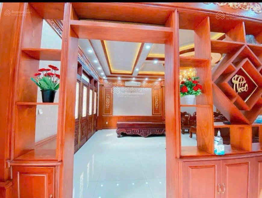 Tòa nhà bề thế  thiết kế cực kỳ đẳng cấp  khu tên lửa (mt 19) 10x20m, 4 tầng giá 45 tỷ tl