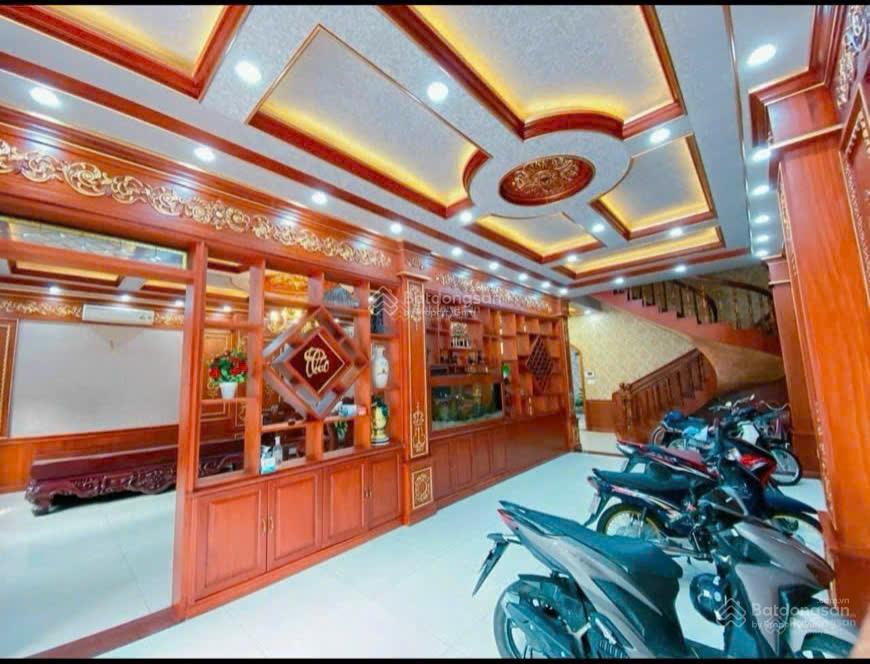 Tòa nhà bề thế  thiết kế cực kỳ đẳng cấp  khu tên lửa (mt 19) 10x20m, 4 tầng giá 45 tỷ tl